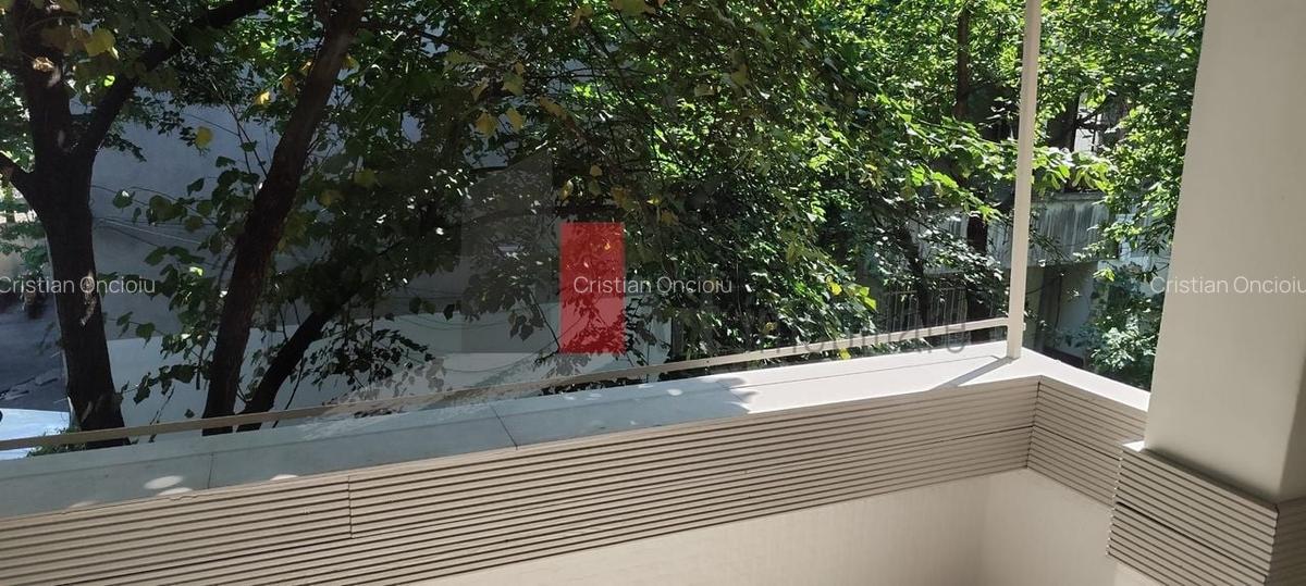 Apartament cu 3 camere semidecomandat în P-ța Victoriei - 16