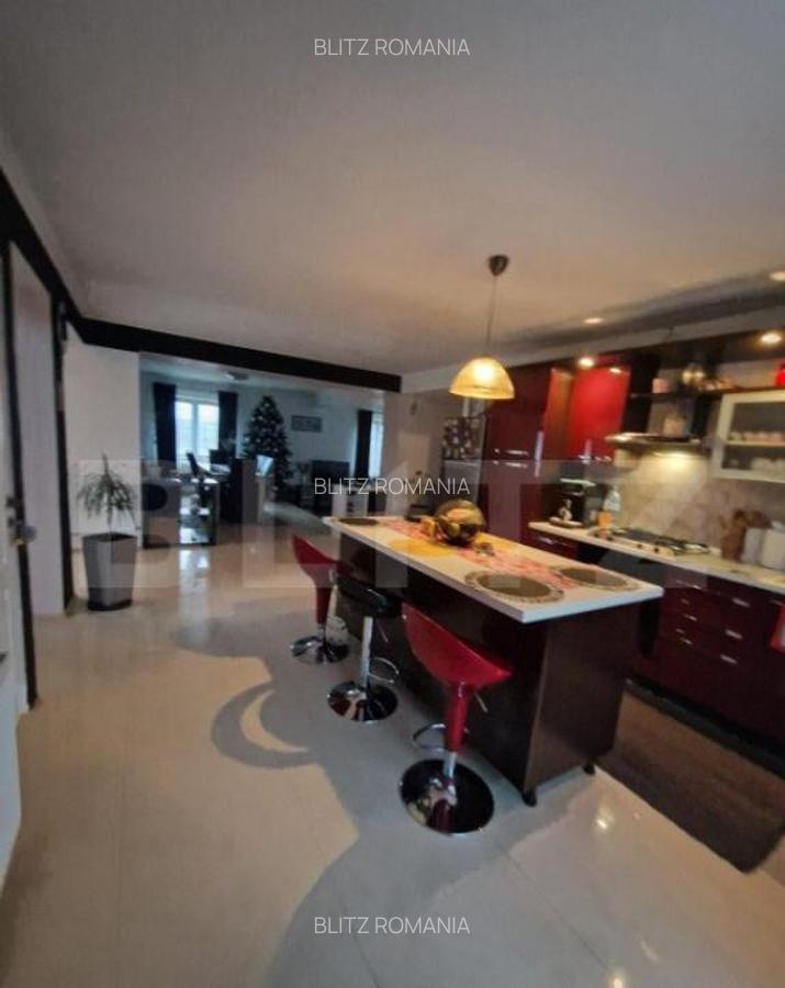 Casa de vanzare Podul Olt, zona centrala deosebita - 1