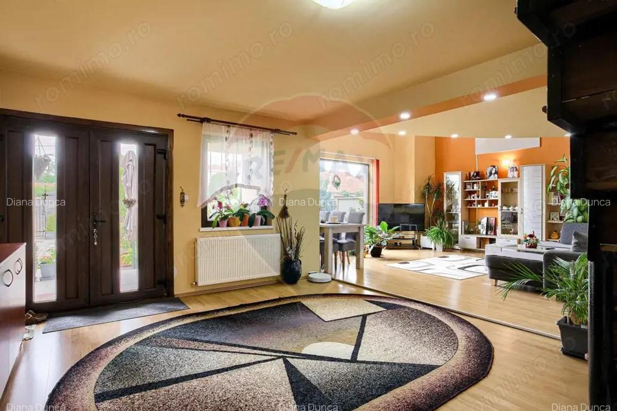 Casa primitoare de vanzare in localitatea Lipova - 18
