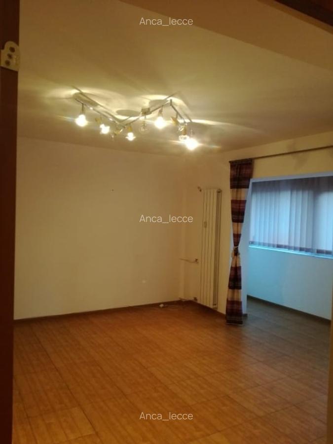 Spatiu pentru amenajare birou / cabinet - parterul bloc (stradal) - 3 Spatiu pentru amenajare birou / cabinet - parterul bloc (stradal) - 3