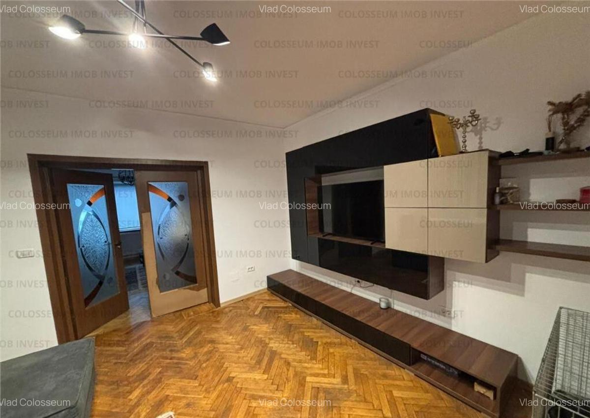Casa cu 5 camere+garaj - zona Centrul Istoric - 1