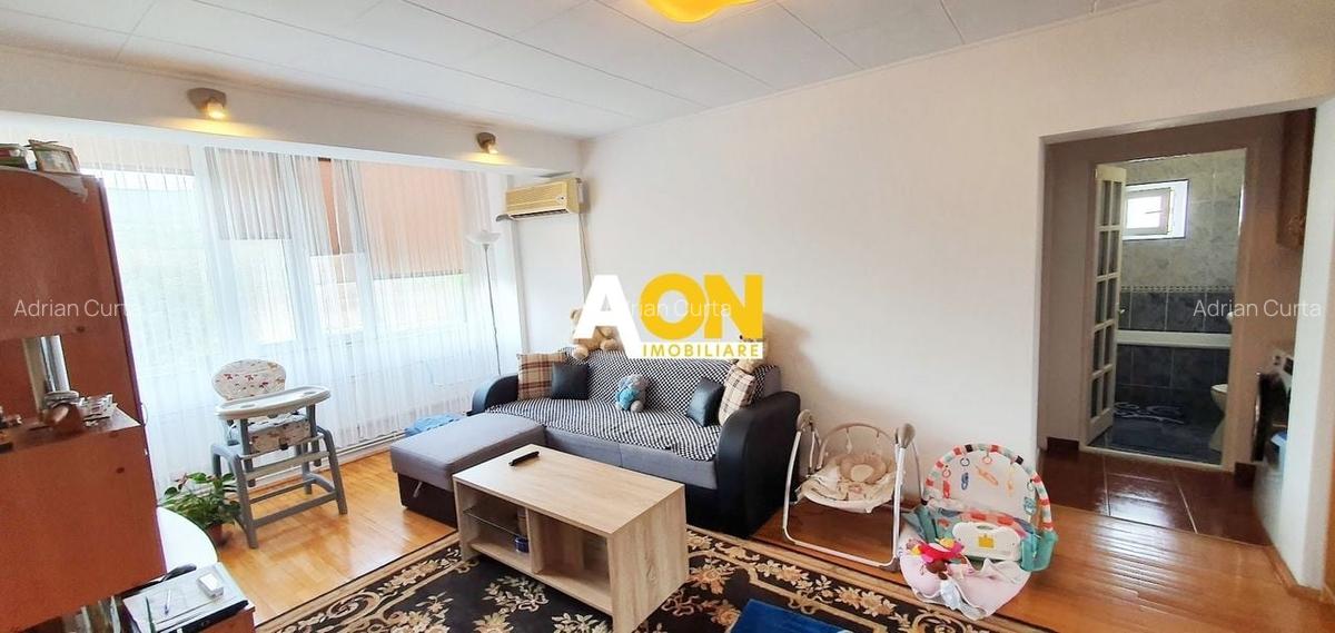 Apartament cu 3 camere semidecomandat în Cetate - 3