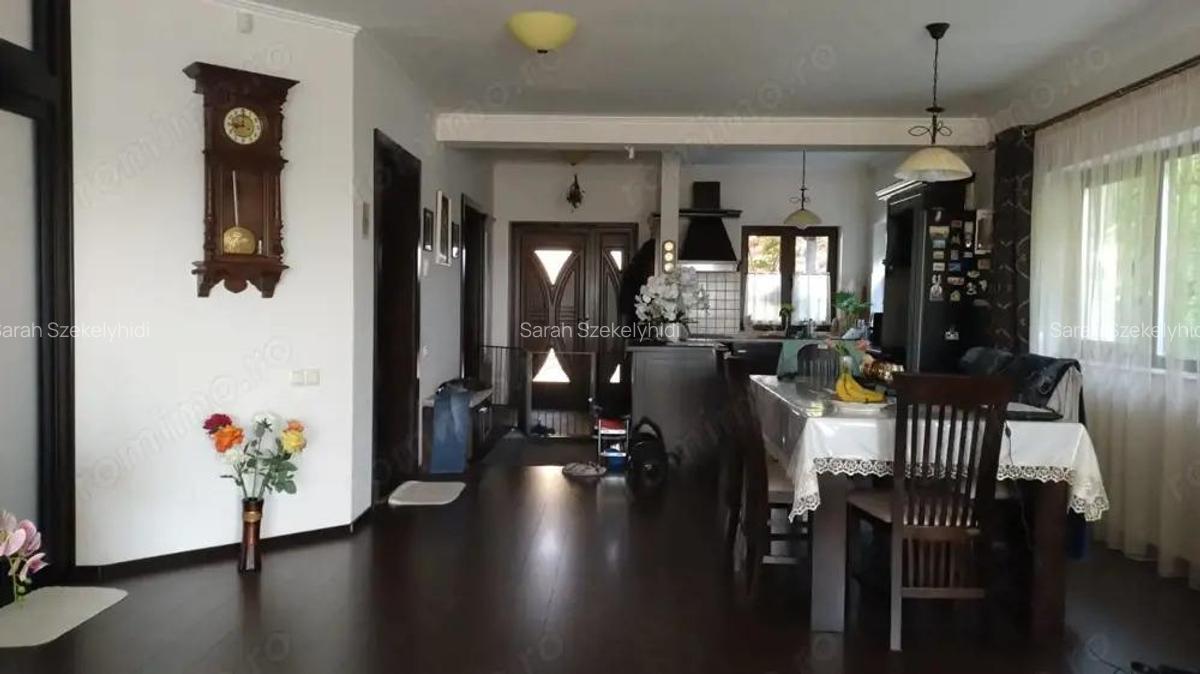 BRASADAS vinde vila 5 cam 190mp teren 10 ari str. Dara. - 2