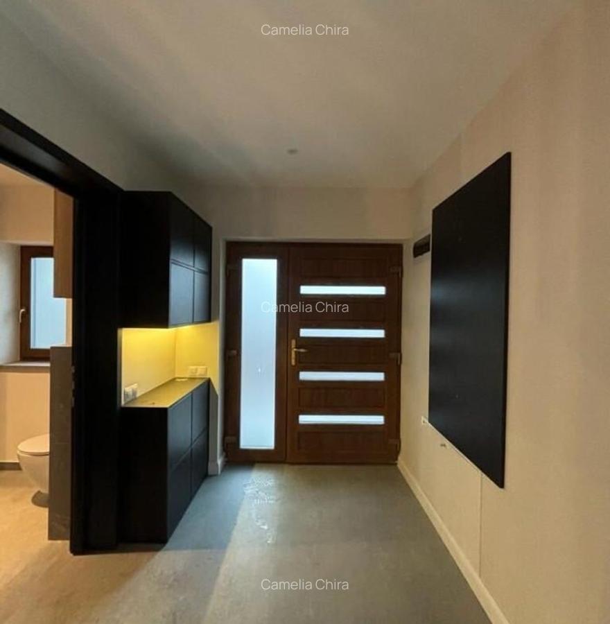 Casă cu 4 camere în Central - 2