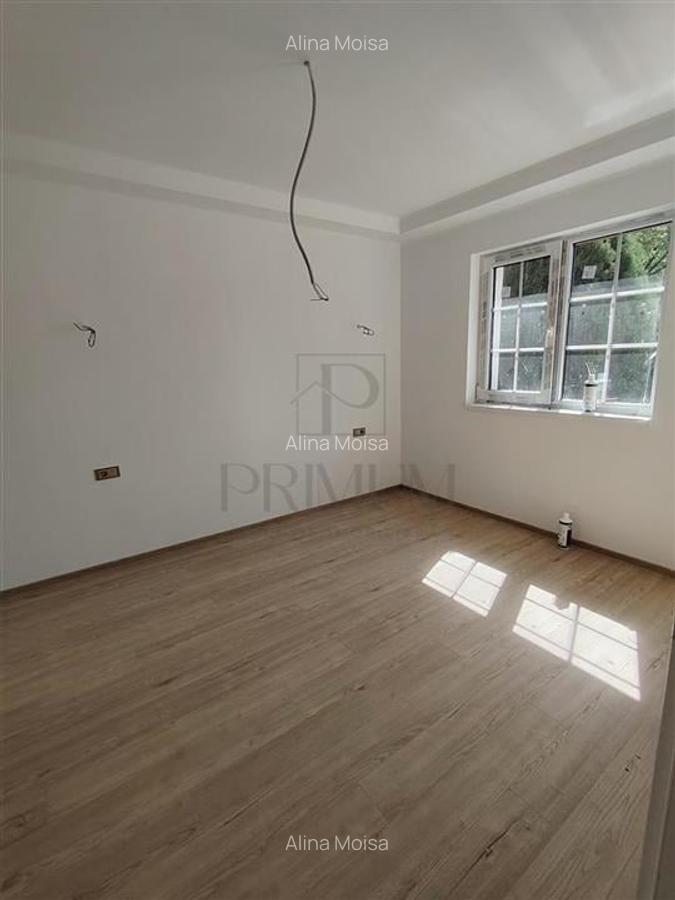 Duplex despartit prin garaj - zona excelenta - toate utilitatile - asfalt - 13