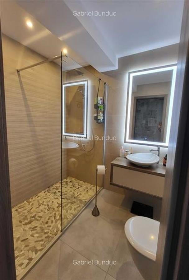 Apartament cu 3 camere decomandat, mobilat în Tractorul - 8