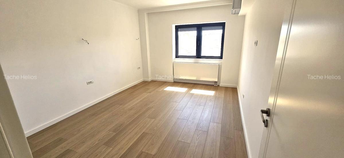 Apartament nemobilat su.83mp. pt.Birouri sau de locuit- zona Trocadero - 3