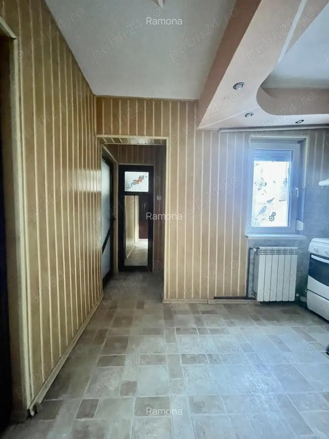 Vand apartament cu 3 camere in Micro 13 B, Gala?i 57000 Negociabil - 2