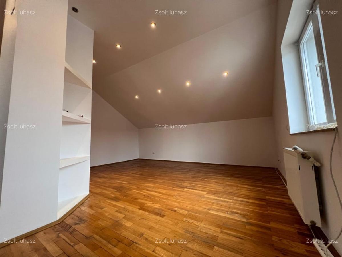 Casa de inchiriat cu sauna si piscina in complexul  Gradinile Soarelui - 11