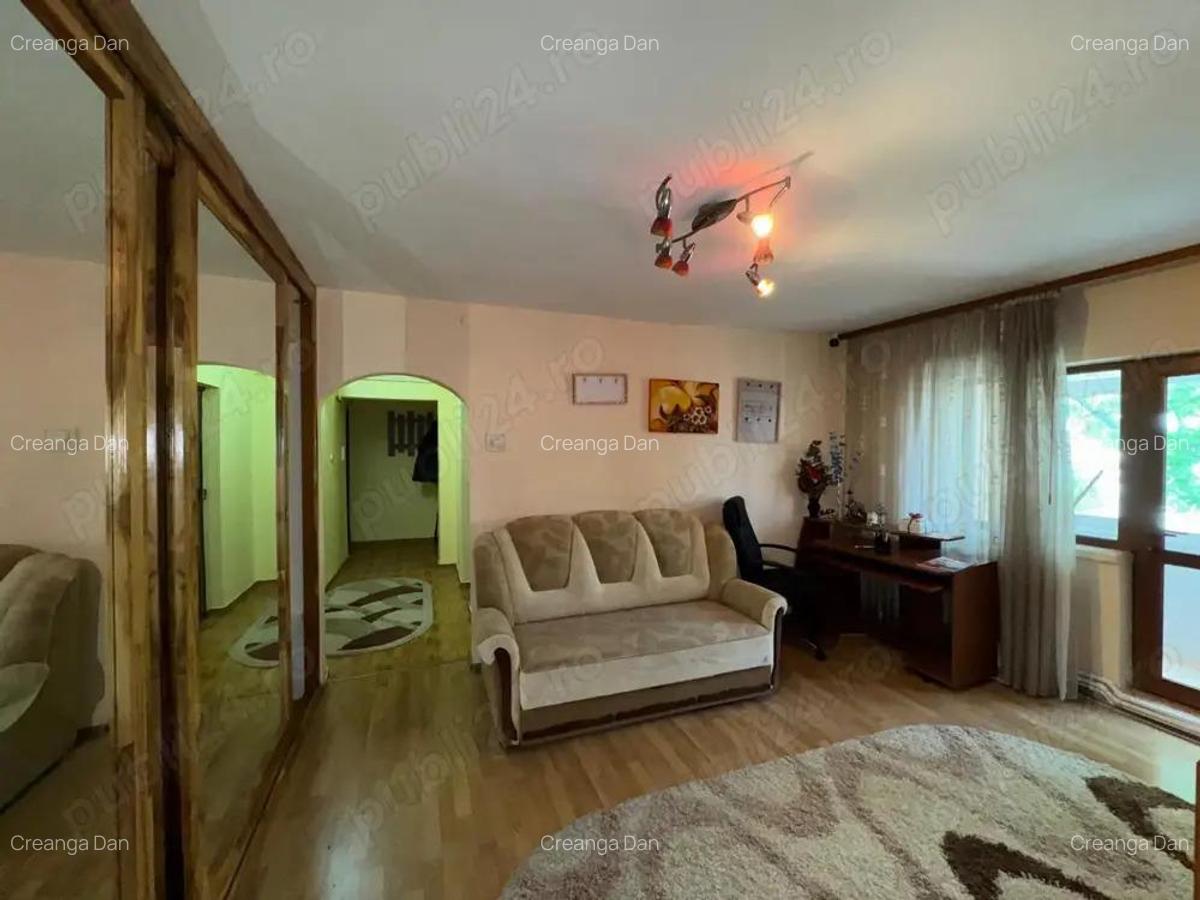 De inchiriat etaj 2 renovat , parcare - 3