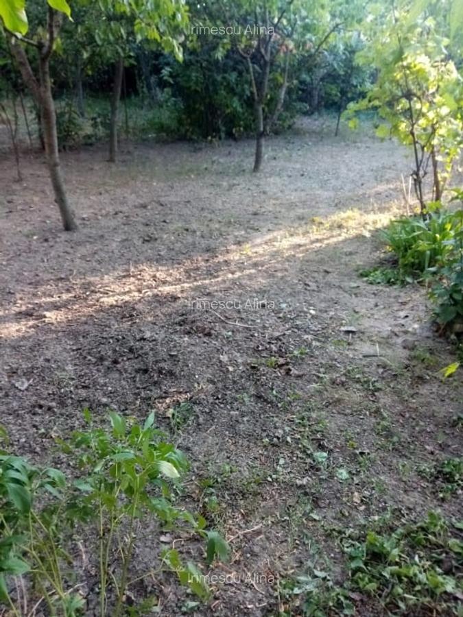 Prpprietar vând teren 806mp, 2fronturi , casa demo labilă, toate utilitațile - 1