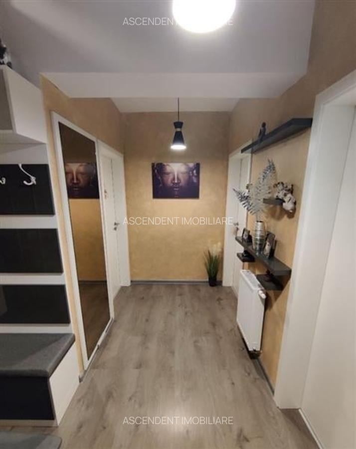 Apartament cu 3 camere decomandat în Tractorul - 4