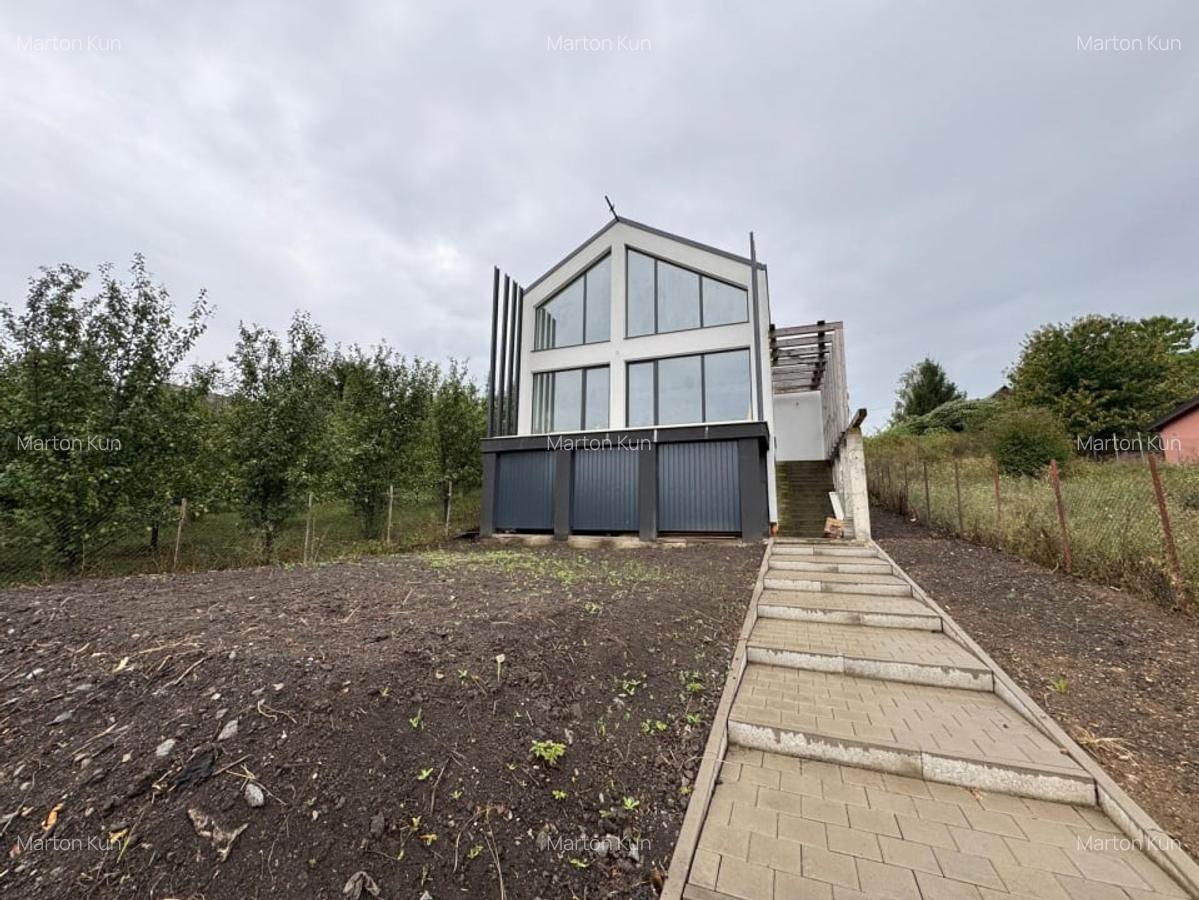 Oportunitate! Casa cu etaj, finisata, 180 mp., Campenesti, 209000 Eur - 2