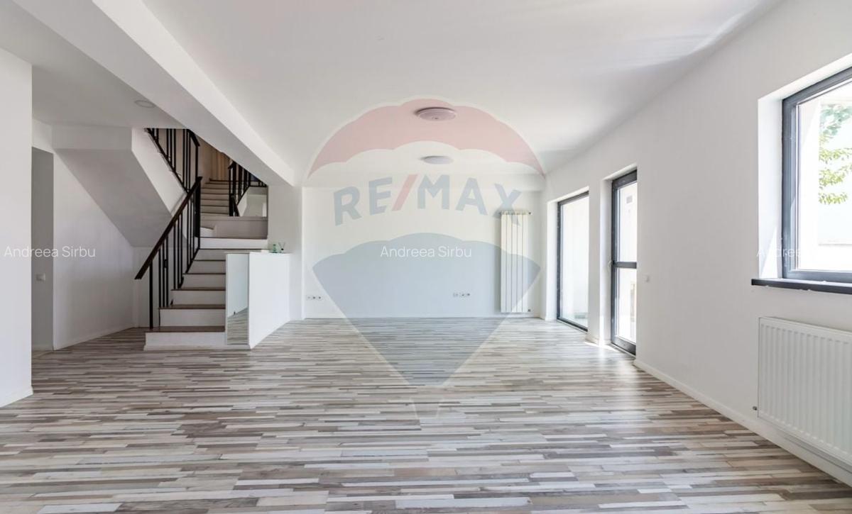 Casa / Vila in Corbeanca,  toate utilitatile, strada principala - 3