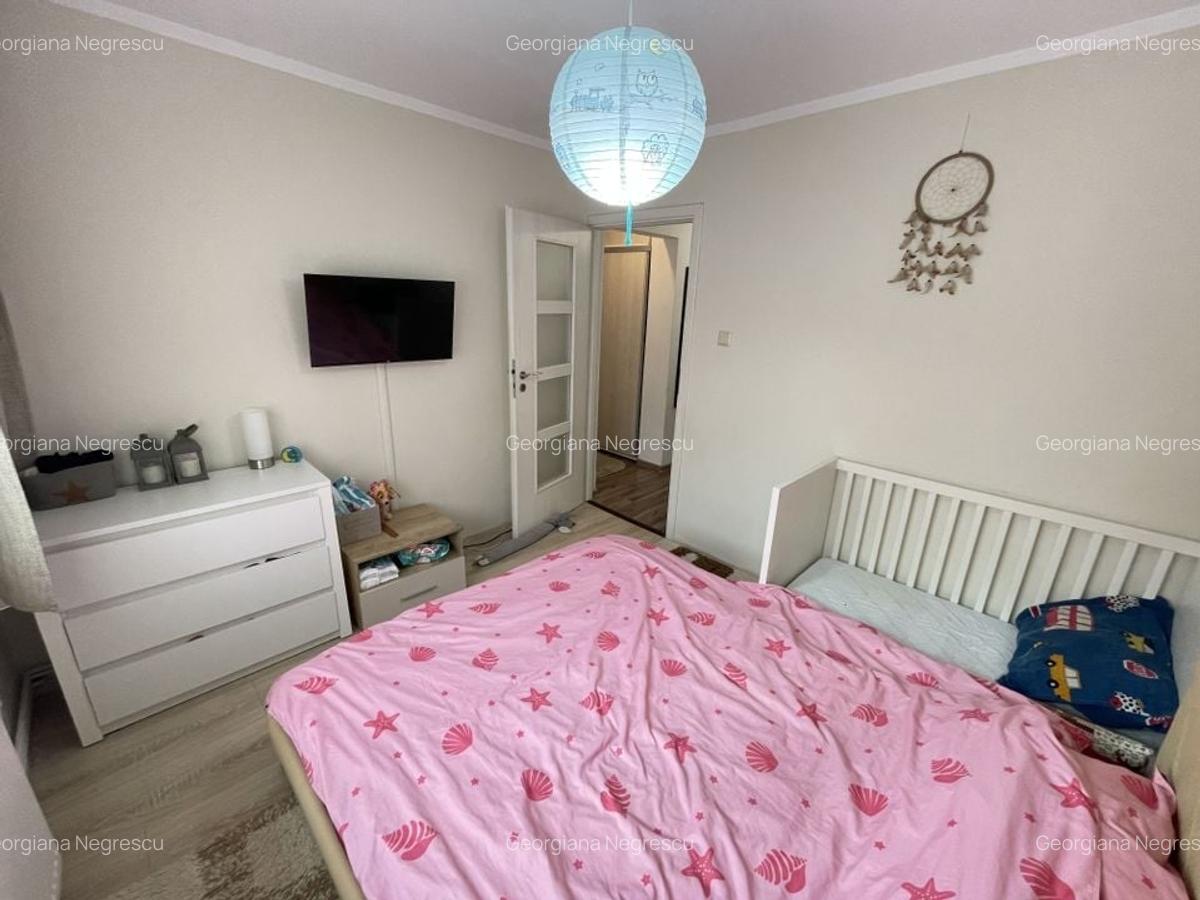 Girocului | 3 camere | Decomandat | Balcon | 2 băi | Centrală proprie - 20