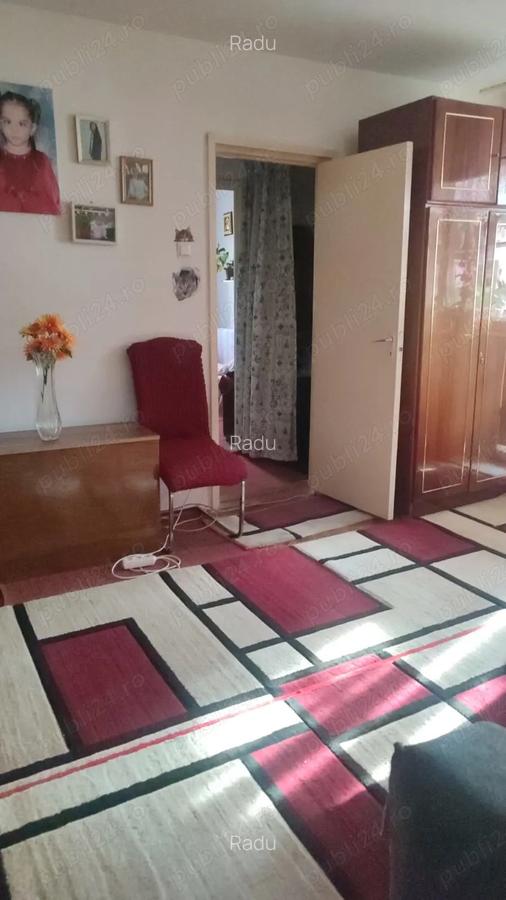 Proprietar vand apartament cu 3 camere semidecomandat - 2
