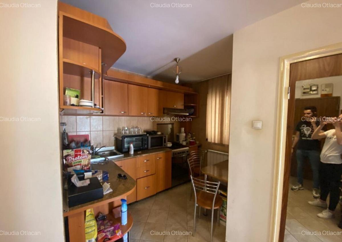 Apartament 3 camere Str.Trestiana , Sector 4 - 6