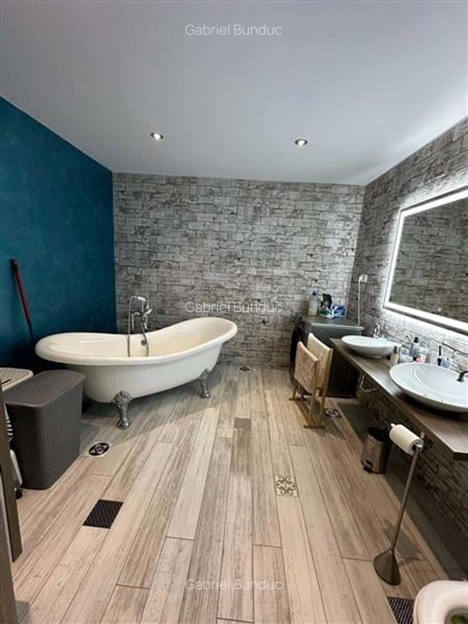Apartament cu 3 camere decomandat, mobilat în Tractorul - 5