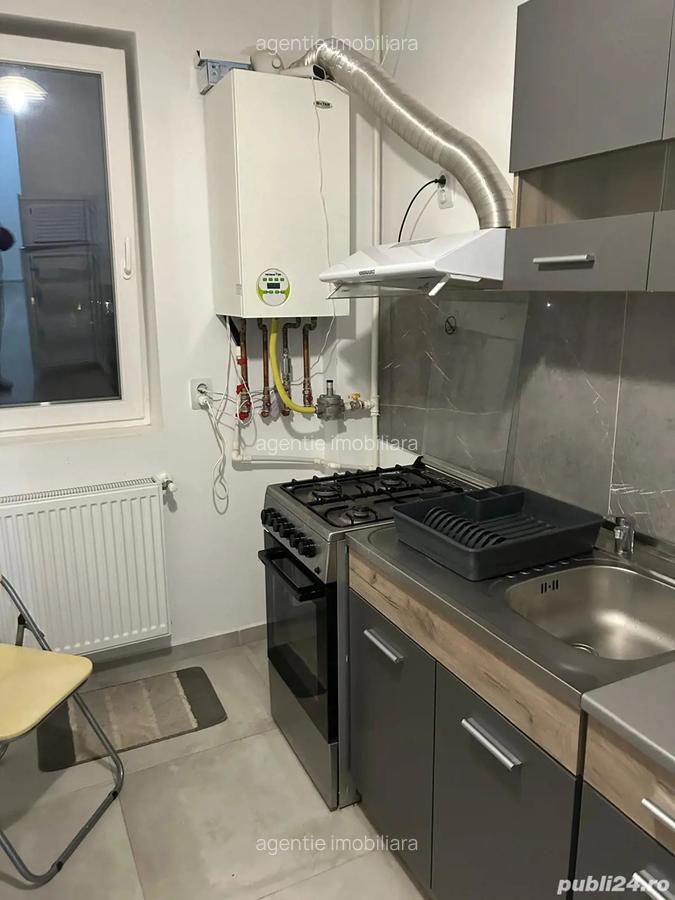 Bloc nou,et II, decomandat, mobilat. - 12