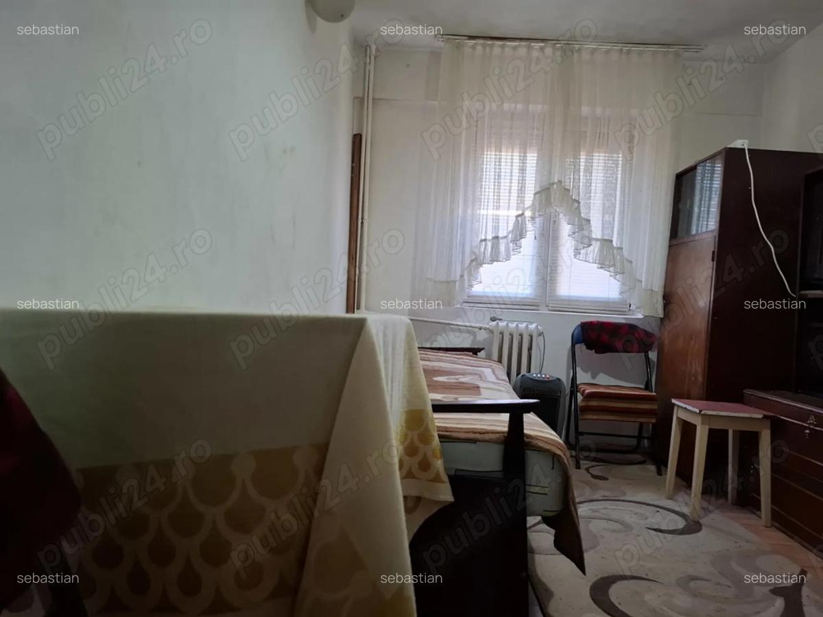 Vand urgent!!! Garsoniera confort 3 zona Romanilor etaj 3 - 7 Vand urgent!!! Garsoniera confort 3 zona Romanilor etaj 3 - 7
