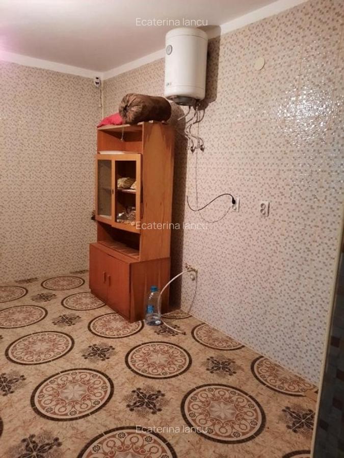 Casă cu 6 camere în Românești - 6