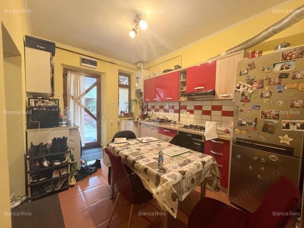 Casa cu 3 camere, curte comuna, zona Mehala - 9