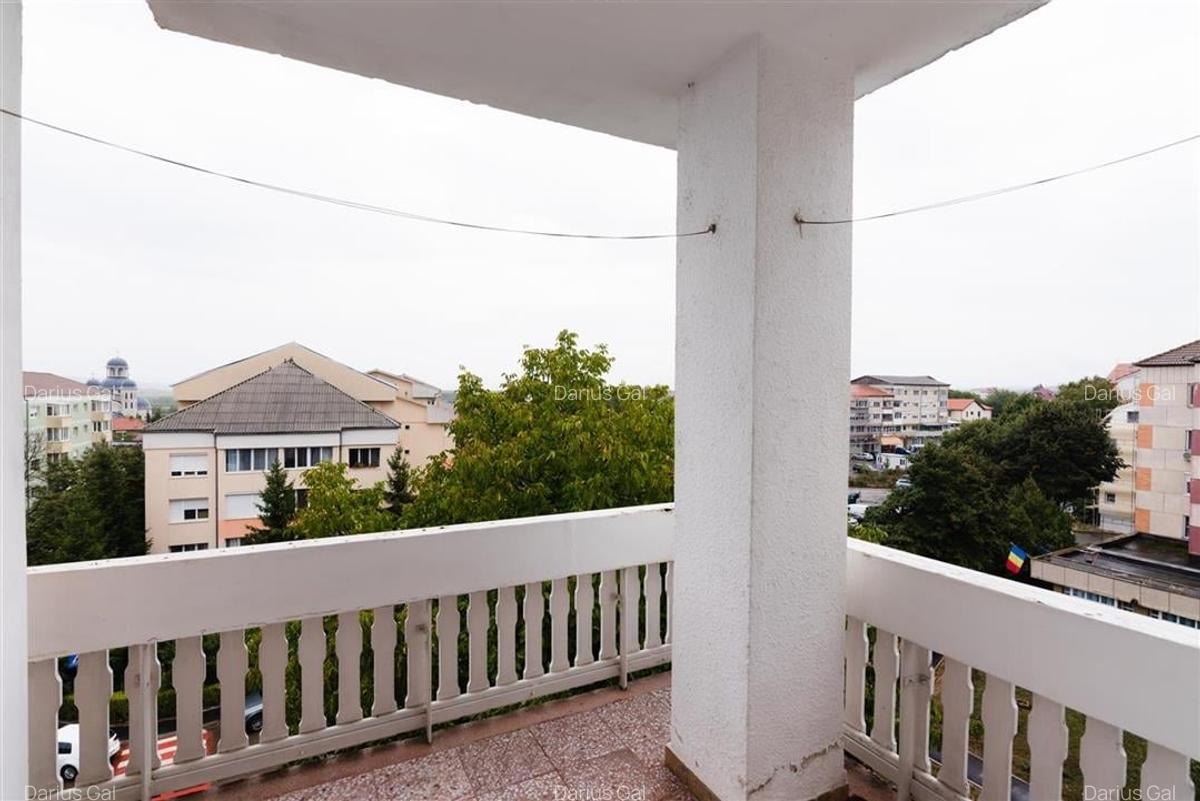 Apartament cu 3 camere decomandat în Sânmartin - 3