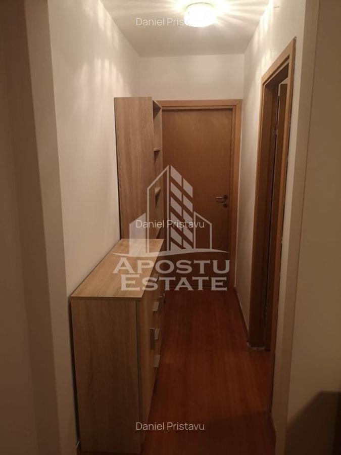 Apartament cu 3 camere, etaj intermediar, zona Circumvalatiunii - 6 Apartament cu 3 camere, etaj intermediar, zona Circumvalatiunii - 6