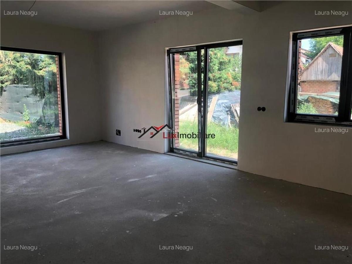 Duplex 4 camere, 120 mp utili,teren liber intre 50 si 150 mp. Zona foarte buna d - 6
