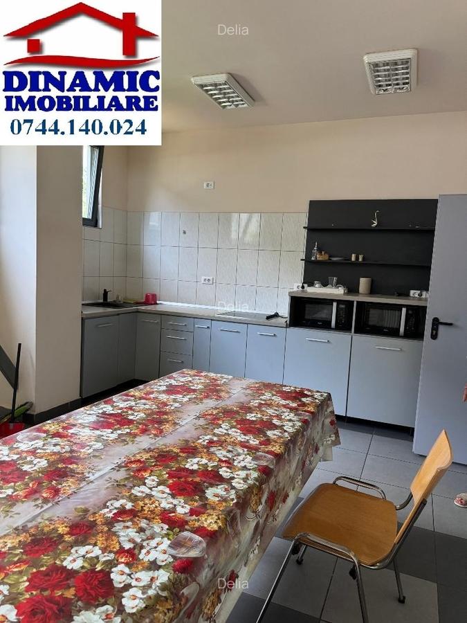 Ansamblu de hale, zona ieșire spre Izvoare. Preț 5 Eur/mp - 8 Ansamblu de hale, zona ieșire spre Izvoare. Preț 5 Eur/mp - 8