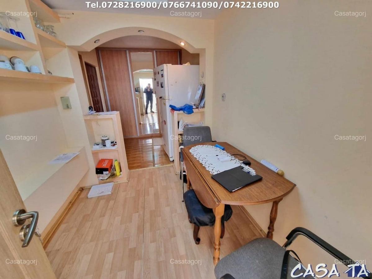 Apartament 3 camere, situat in Targu Jiu, Str 9 Mai - 6