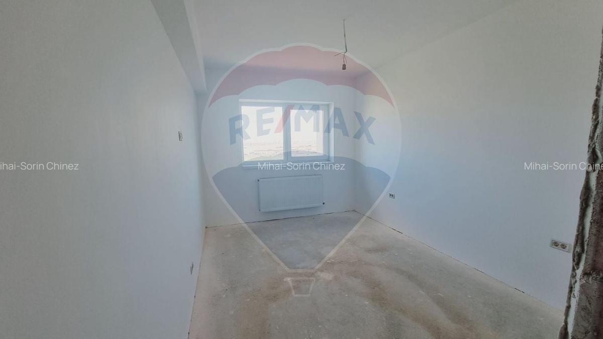 Apartament de vanzare - 3 camere, 72,37 mp + balcon generos - 11