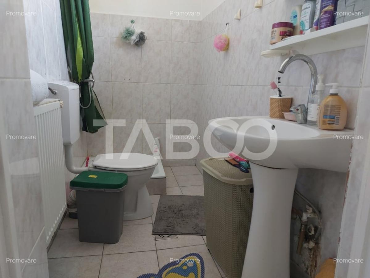 Casa de vanzare 6 camere 260 mp gradina zona foarte linistita Cisnadie - 18