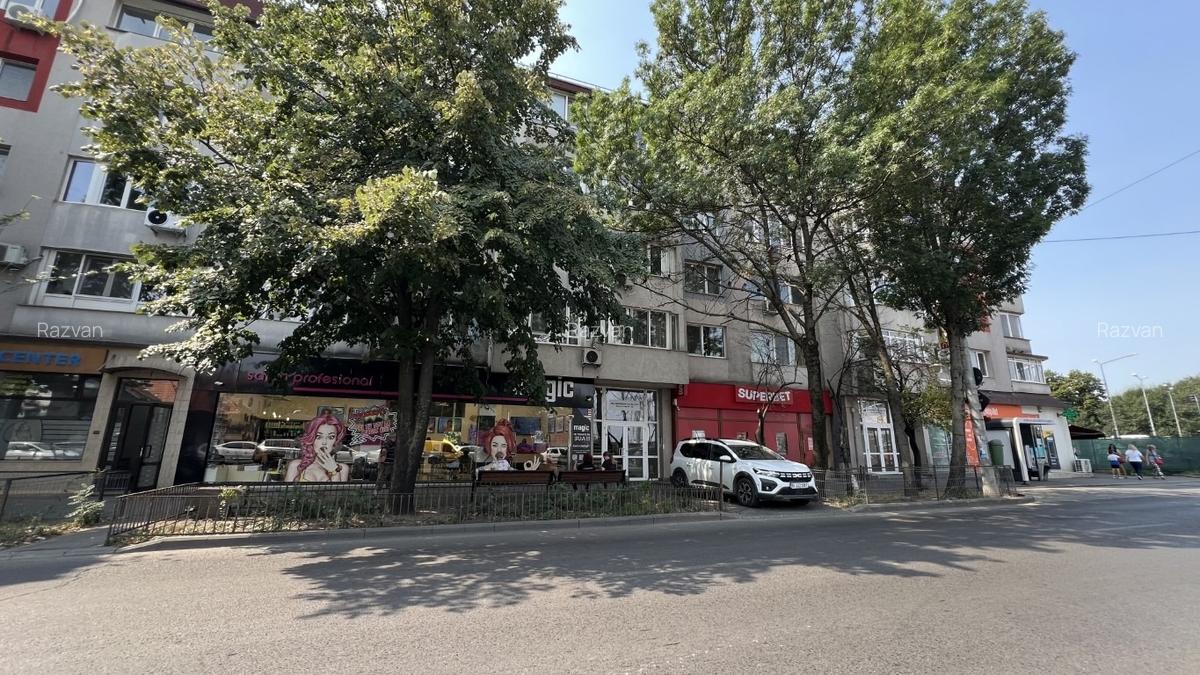 Vanzare spatiu comercial, zona Baneasa, intersectie DN1 - 3