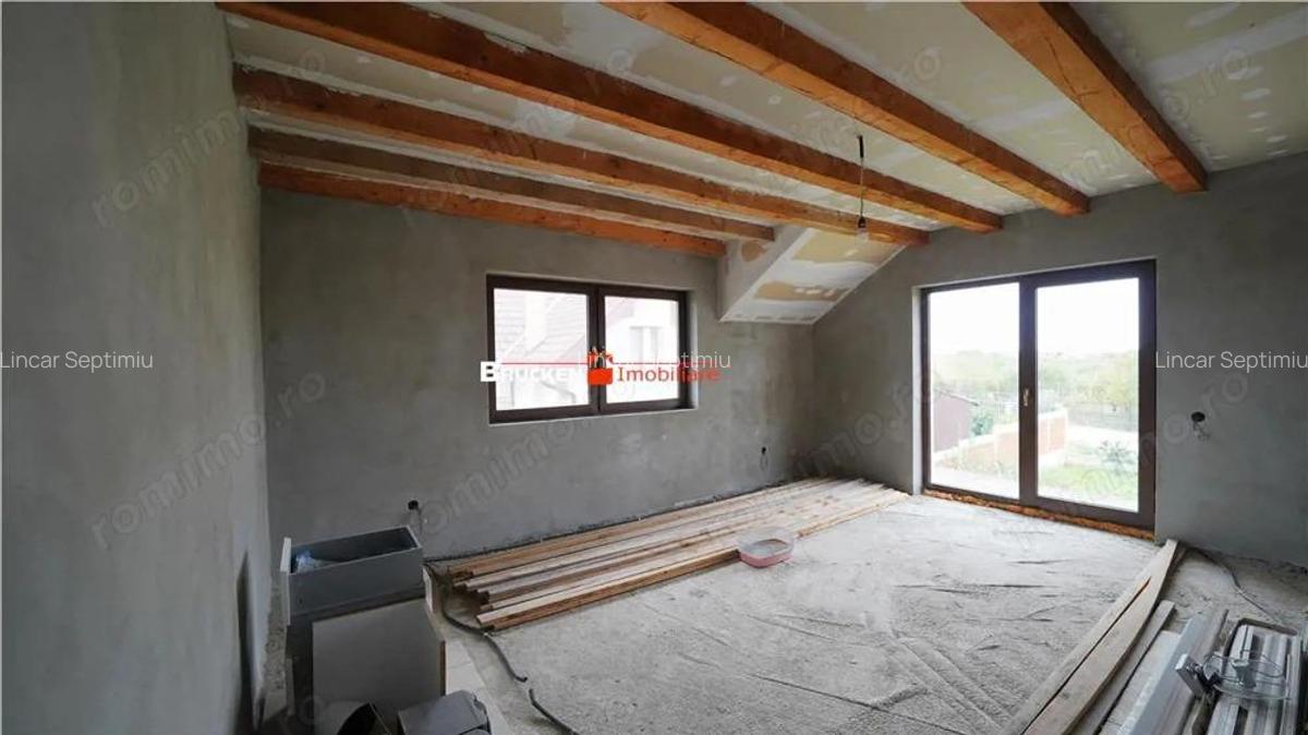 Sanmartin - Vila cu 3 apartamente si potential de inchiriere - 10