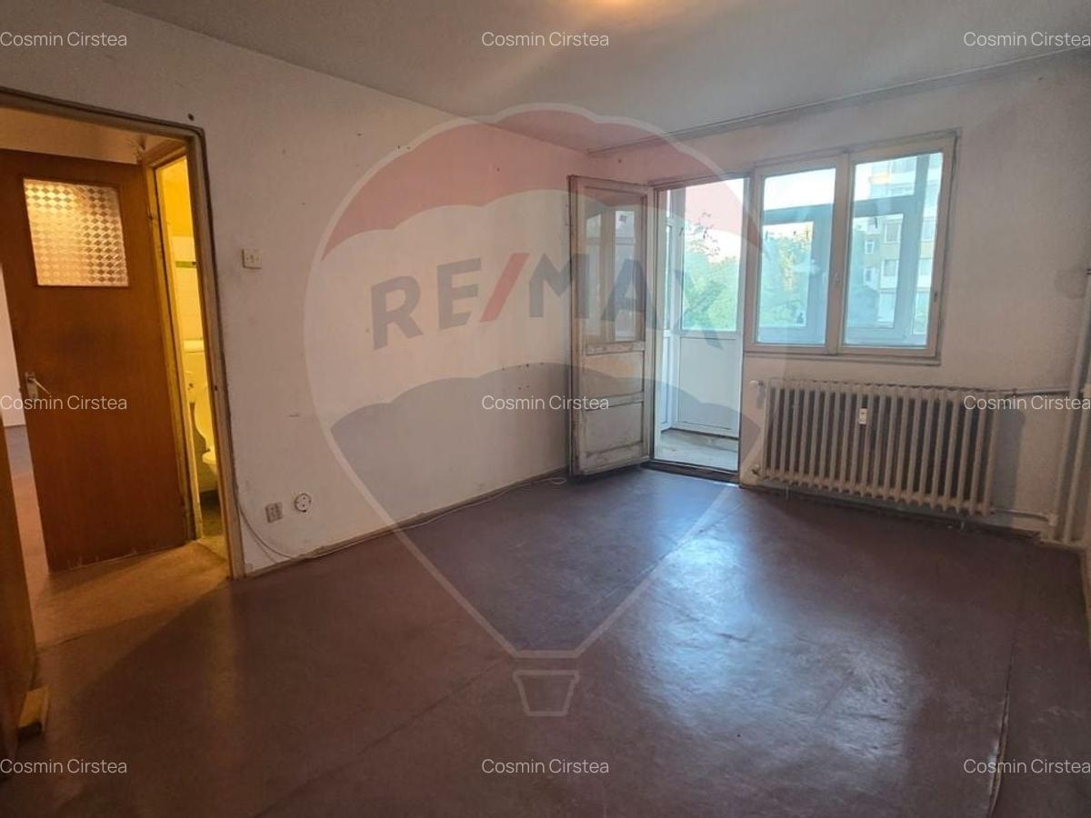 DE VANZARE Apartament cu 4 camere in zona 1 DECEMBRIE 1918 - 7