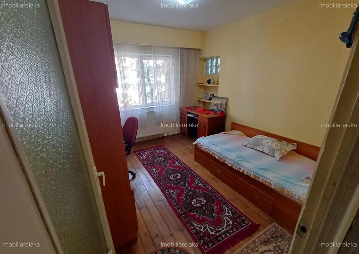 Republicii, zona Marinex, 4camere, etaj 3 - 9