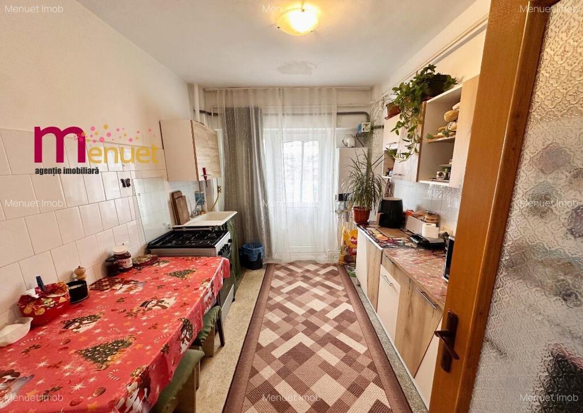 Apartament 3 camere,str.Victoriei - 4