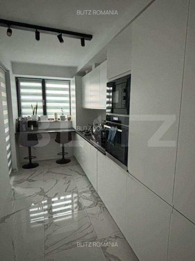 Apartament de vanzare, cu 4 camere, 114 mp totali, zona Universitatii - 13