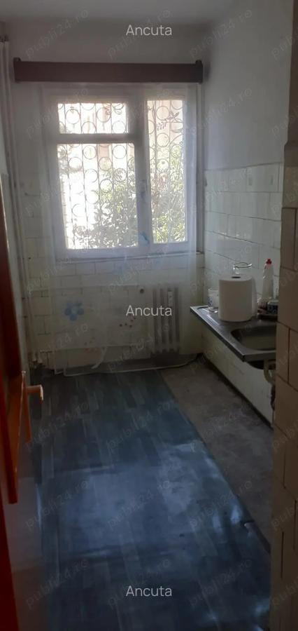 Vand apartament 2 camere semidecomandat - 2 Vand apartament 2 camere semidecomandat - 2