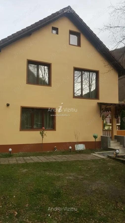 Vila de vanzare in Mun?ii Retezat, pe malul raului - 3