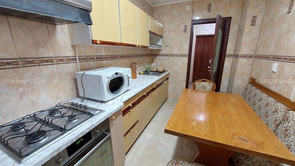 13 Seprembrie,Panduri, metrou Academia Militara la 800m - 5