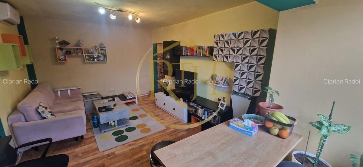 Vand apartament cu 4 camere in zona spitalul judetean,comision ,,0'' - 2