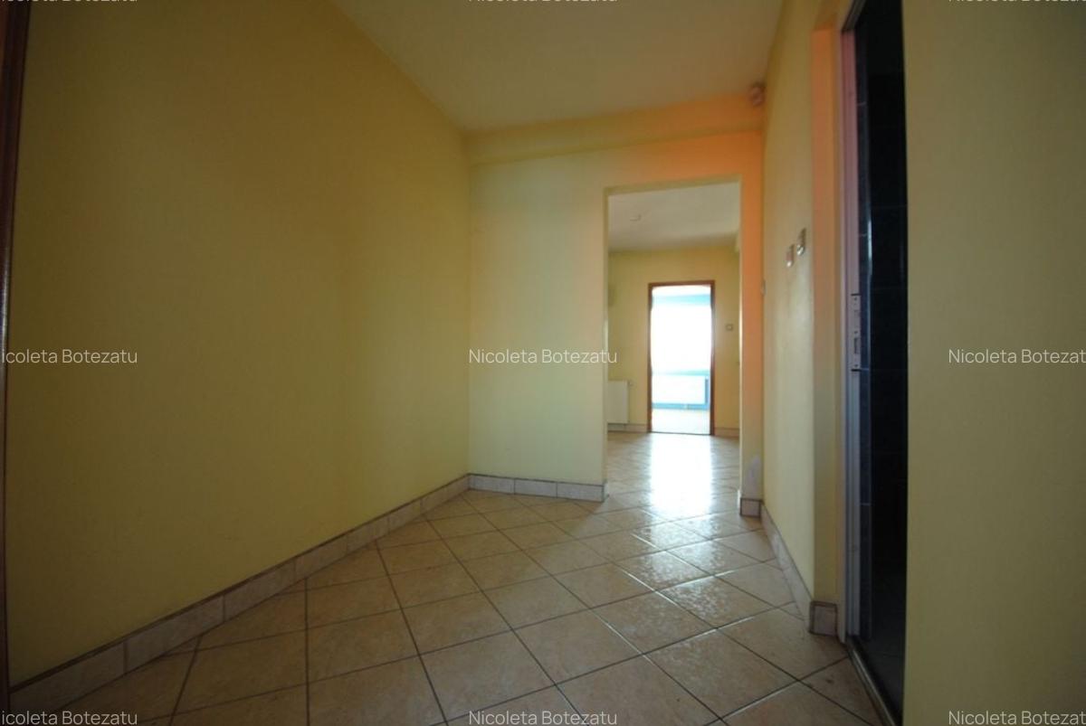 Casa cu o arhitectura deosebita si teren generos in zona Mehala - 16