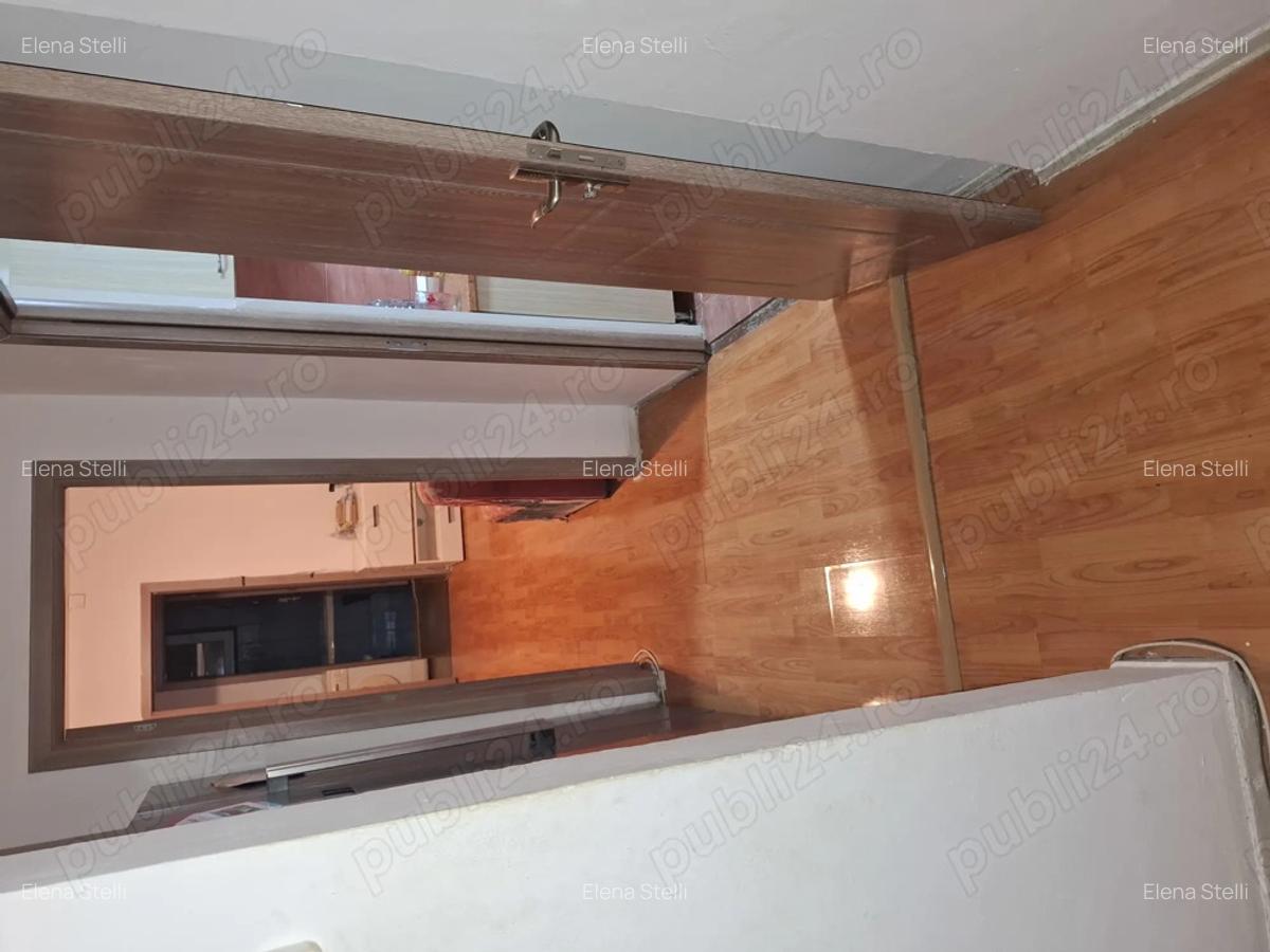 Vand apartament 3 camere..2 terase..centrala..termopane.. bloc D13 ..etajul 8!! - 4