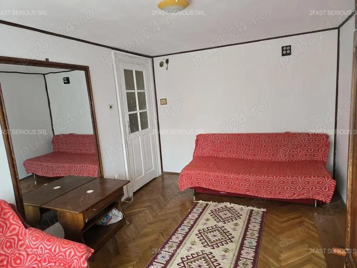 Proprietar, inchiriez apartament cu 1 camera la mansarda, in zona Bogdanestilor colt cu Bld.Cetatii - 3