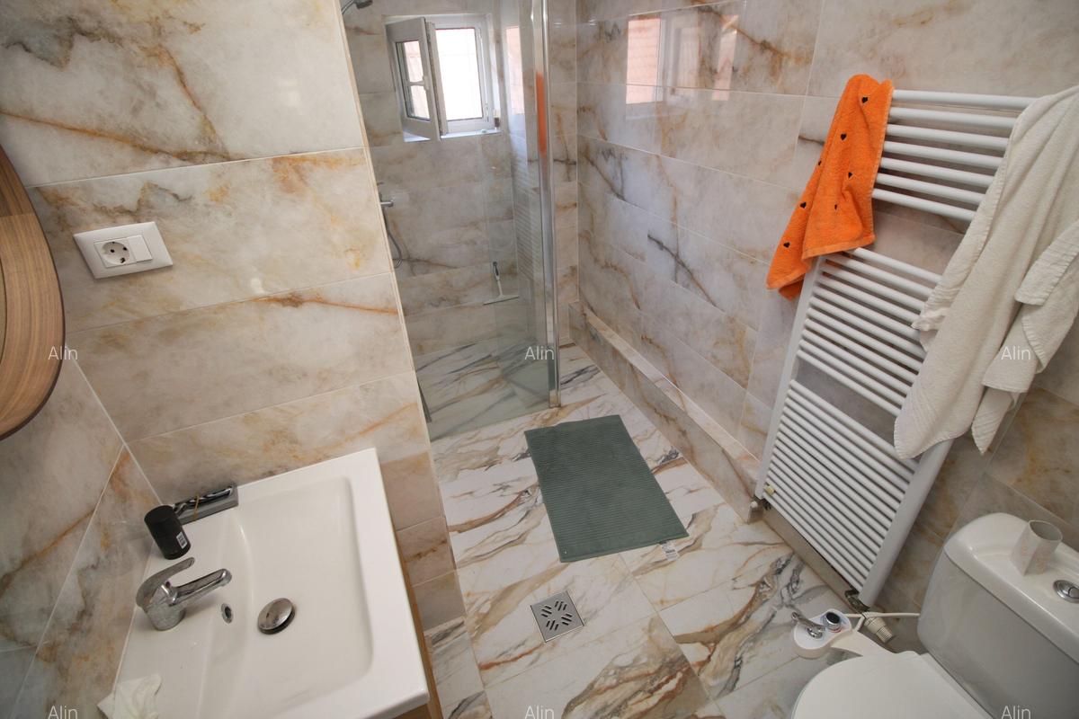 Casă cu 7 camere în Platoul Izvor - 13