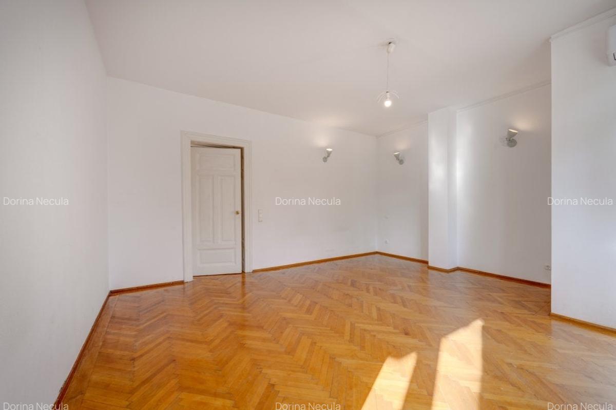 Vila cu arhitectura distincta, 7 camere, renovata, intr-o locatie exclusivista - 39