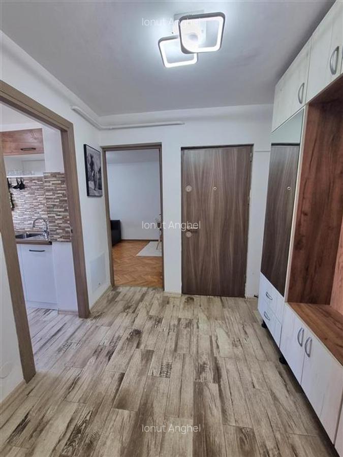 Apartament doua camere decomandat - etajul 1 - geam la baie - mobilat si utilat - 4
