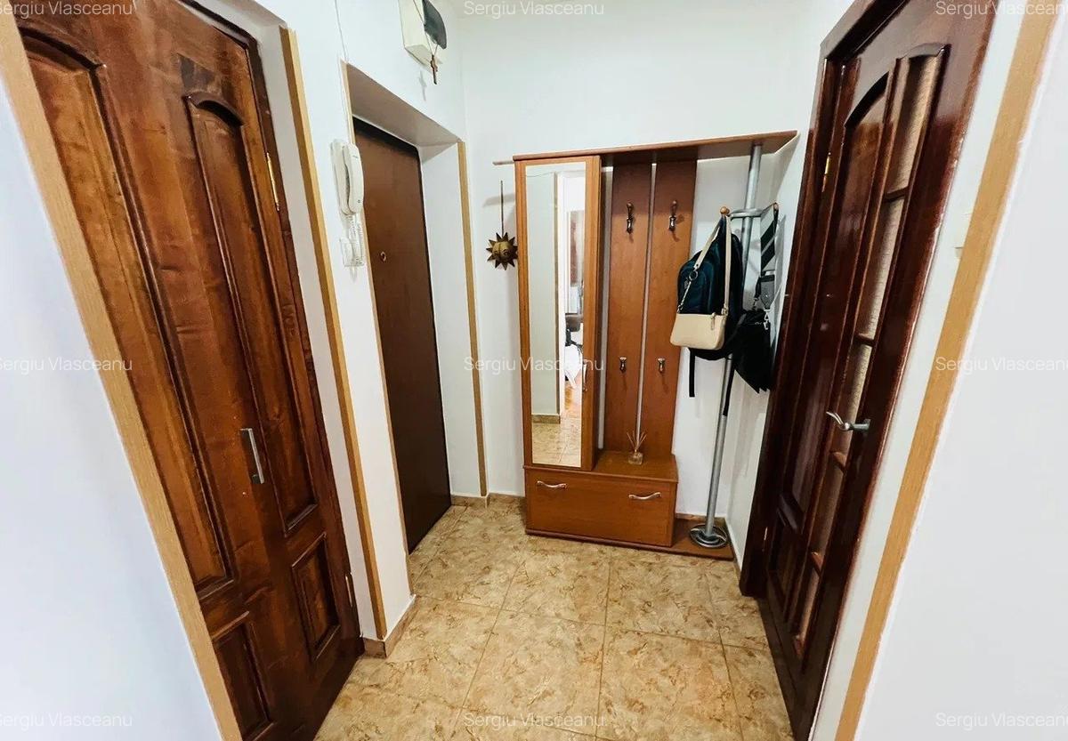 Apt 2 camere semidecomandat - 99.000 eur - 52mp - metrou Titan - 10